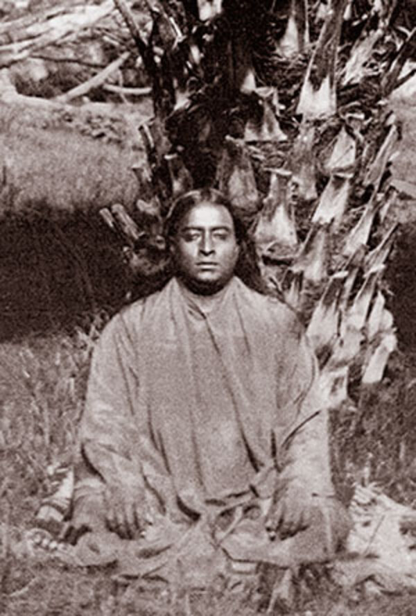 Yogananda meditating.</br />Yogananda, Public domain, via Wikimedia Commons.