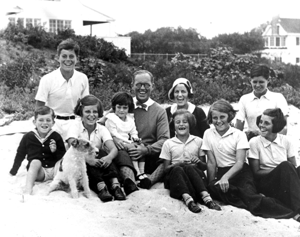 Photograph by <a target='_blank' href='https://commons.wikimedia.org/wiki/File:TheKennedyFamily1.jpg'>Richard Sears in the John F. Kennedy Presidential Library and Museum, Boston.</a>, Public domain, via Wikimedia Commons.